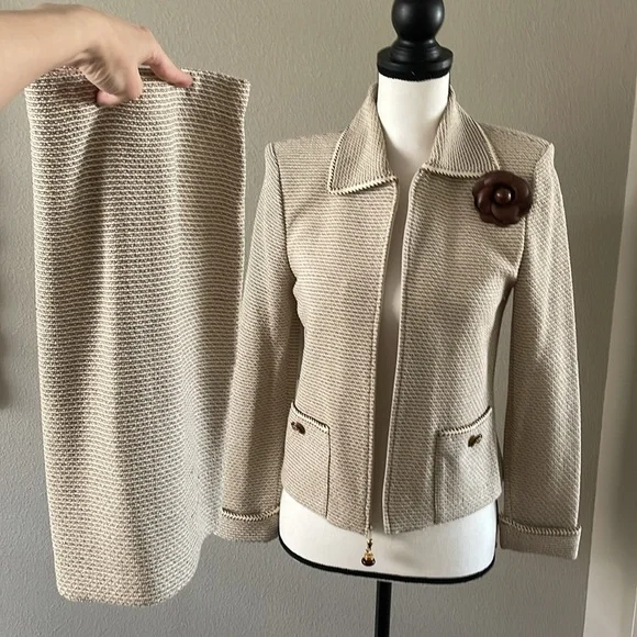 ST. JOHN Elegant Cream Women's Jacket & Skirt Set - Picture 4 of 16